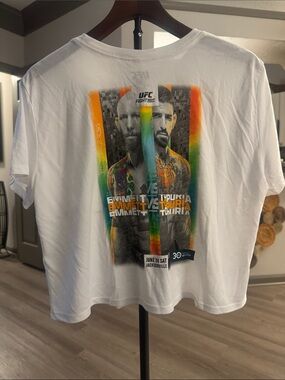 🔥UFC Jacksonville Emmett VS Topuria Event White Graphic Cropped Tee 🔥Ladies BWT